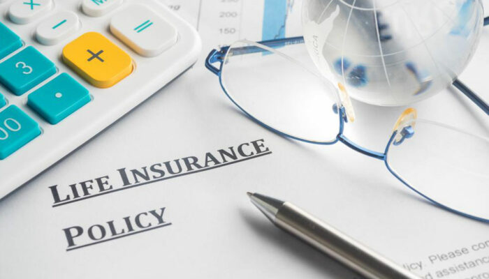 Common difference between term life insurance and universal life insurance policy