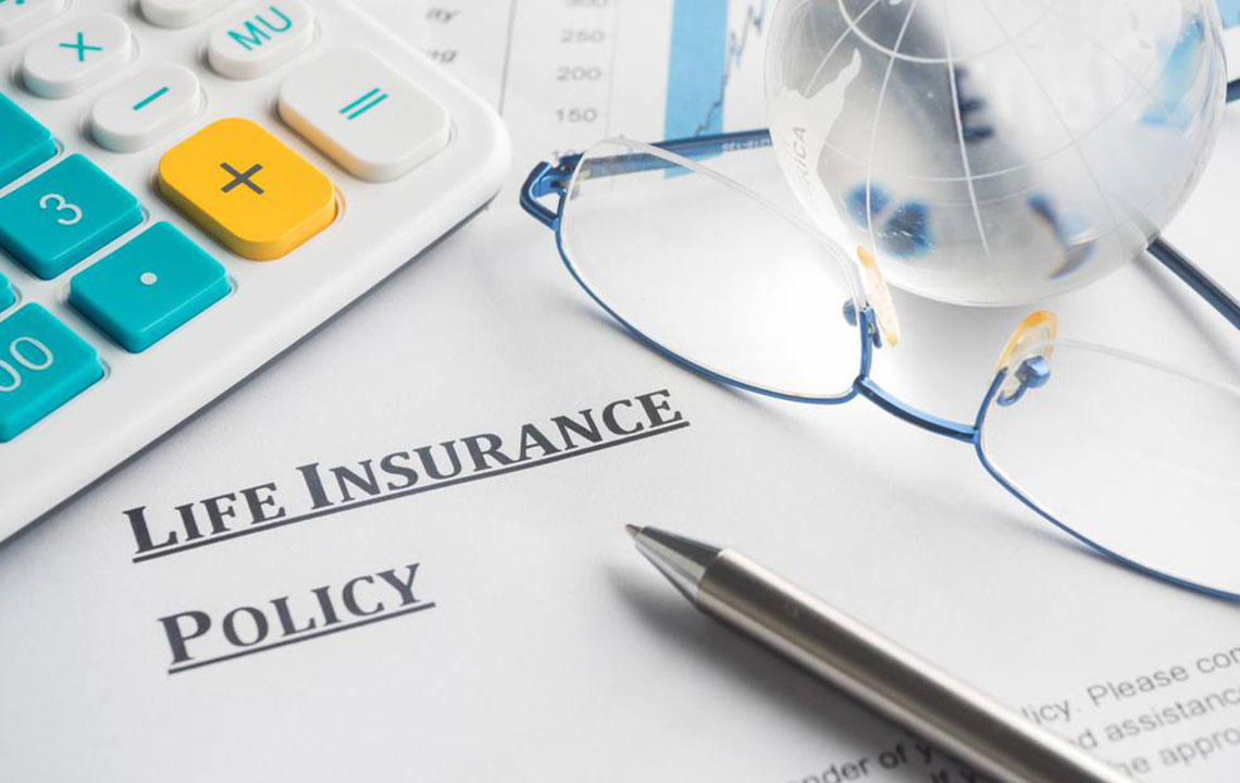 Common difference between term life insurance and universal life insurance policy