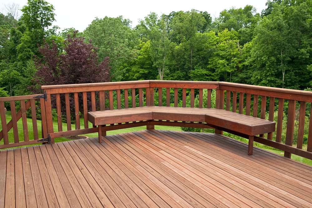 How to choose composite decking