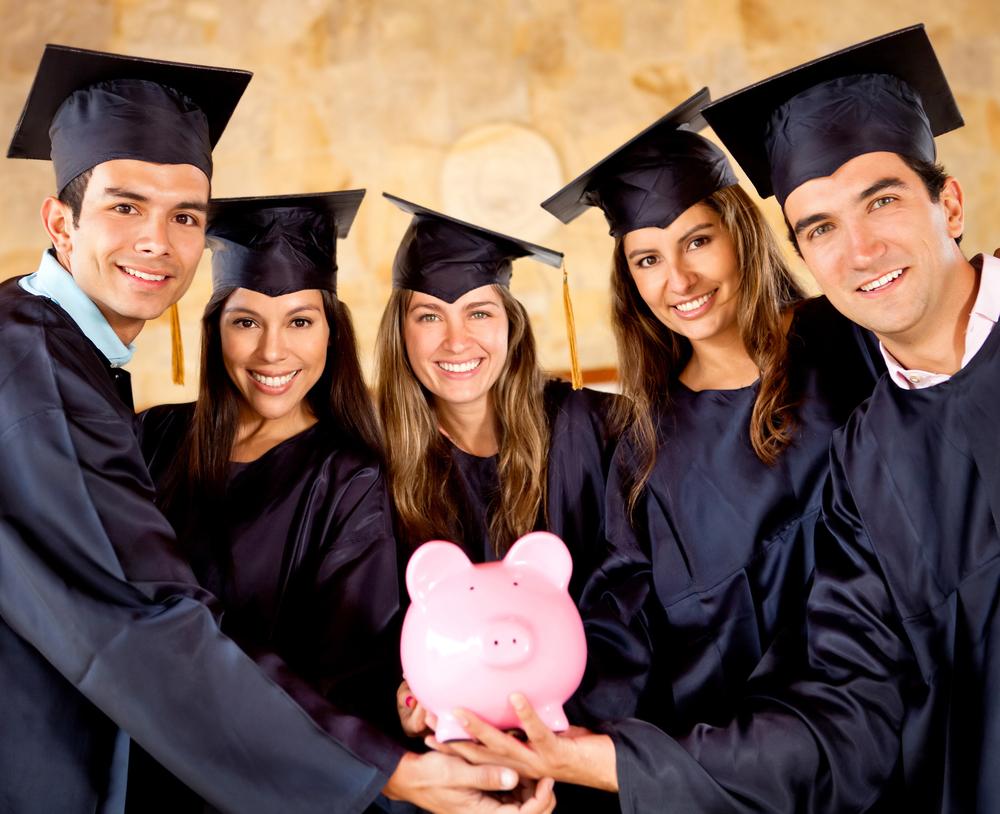 Top 8 Grants And Scholarships For College That You Should Know About