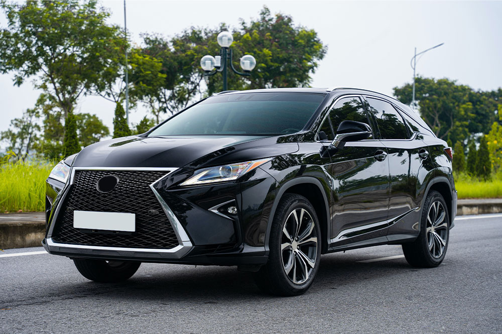 5 Reasons to Drive Home the Lexus RX 300